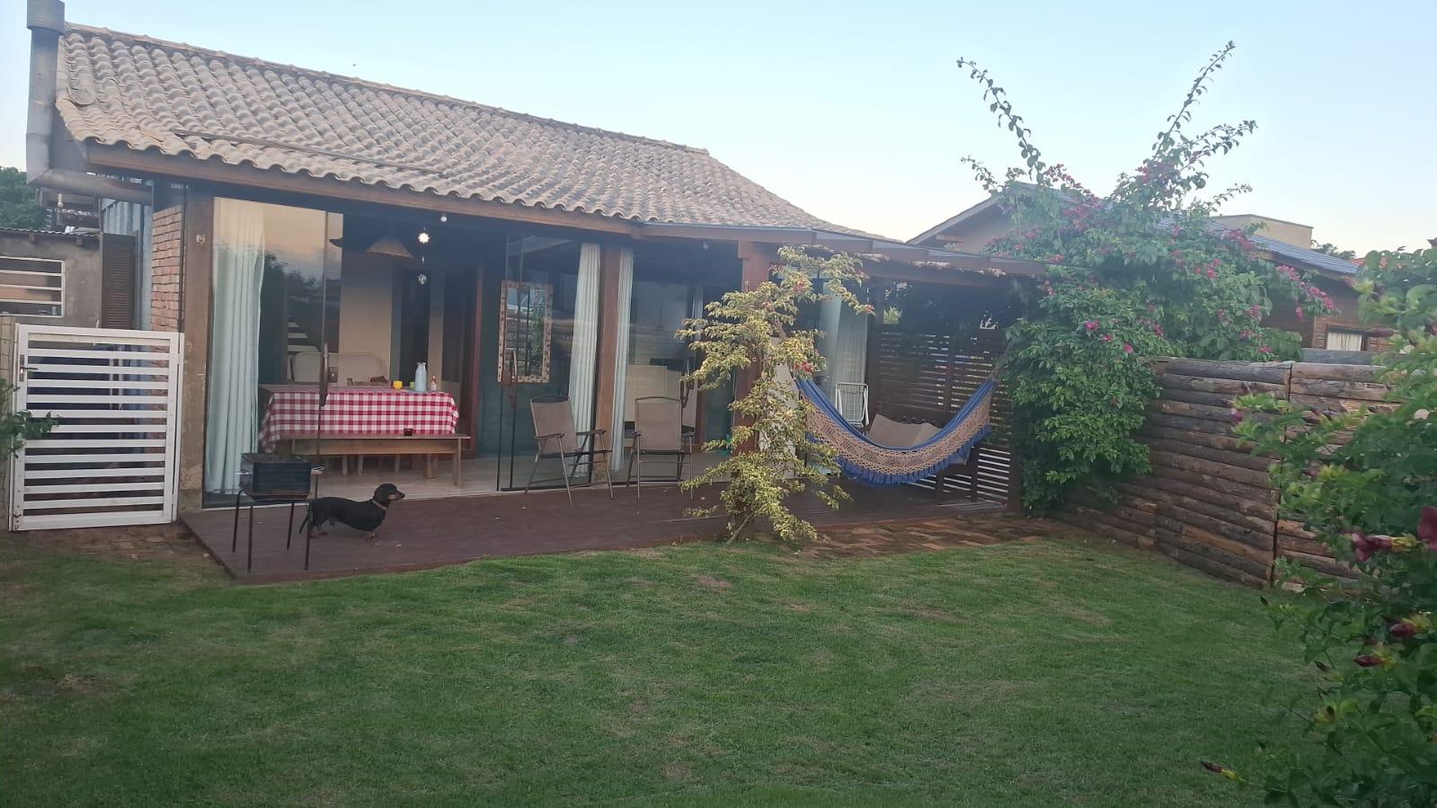Casa Aconchegante com Escritura no rosa