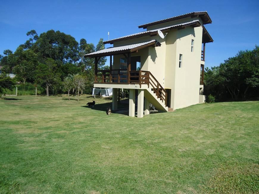 Casa nova em terreno grande