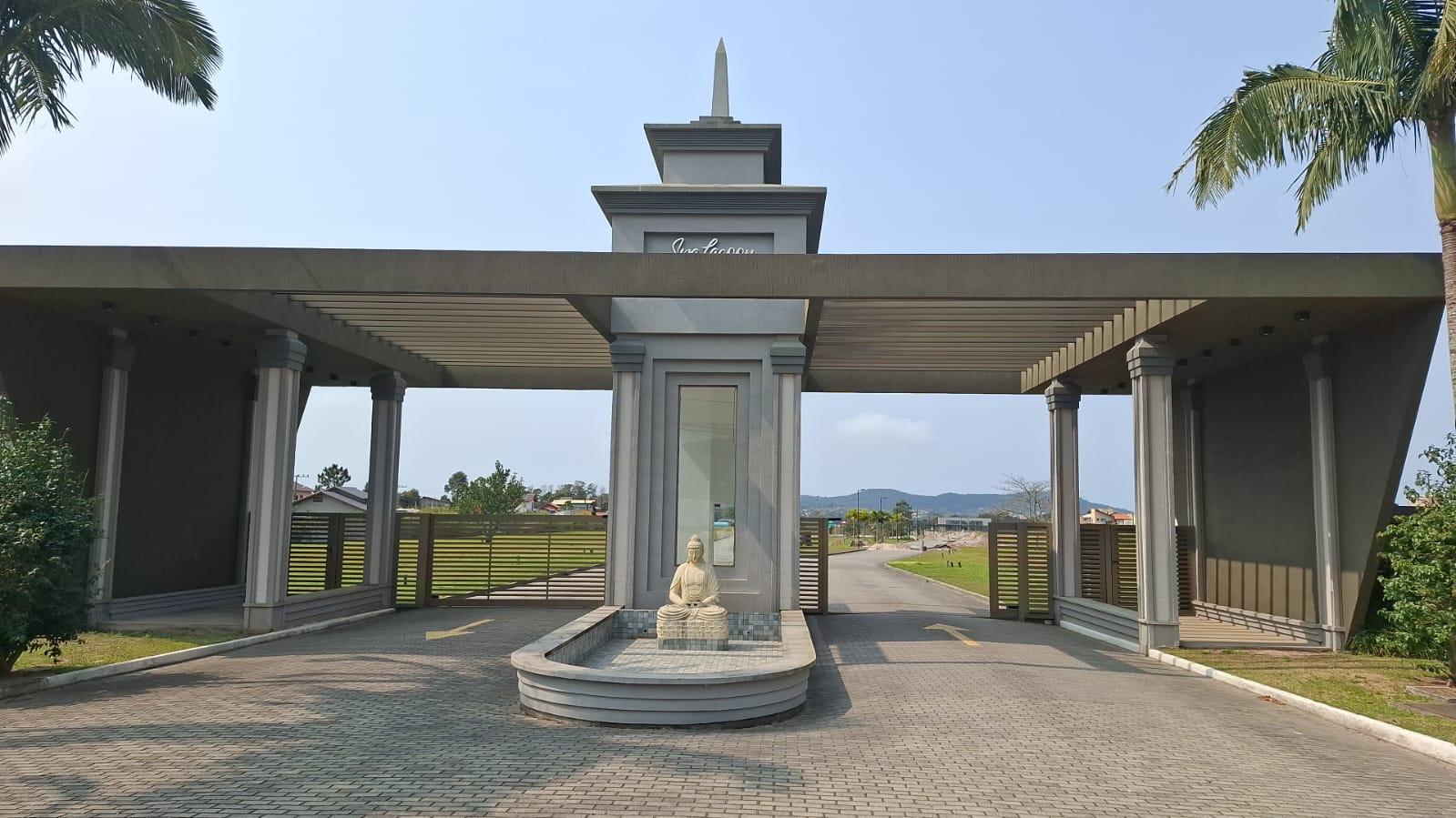 Terreno em condomínio beira de Lagoa