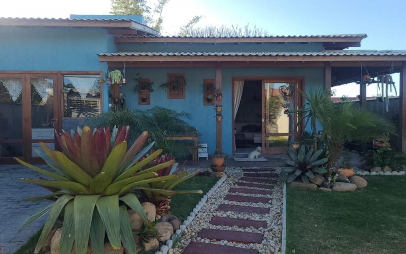 Casa No centrinho de Ibiraquera