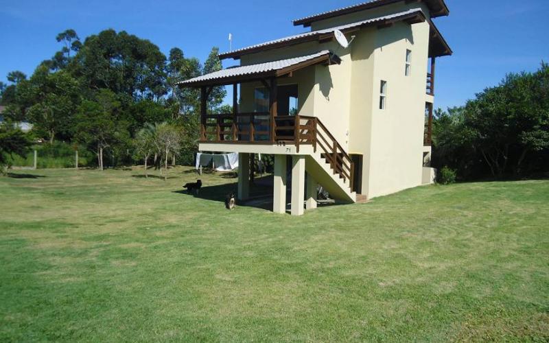 Casa nova em terreno grande