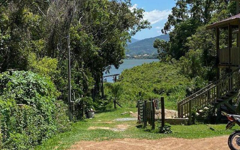 Terreno a 60 metros da lagoa com vista